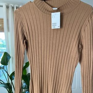 H&M Camel turtleneck